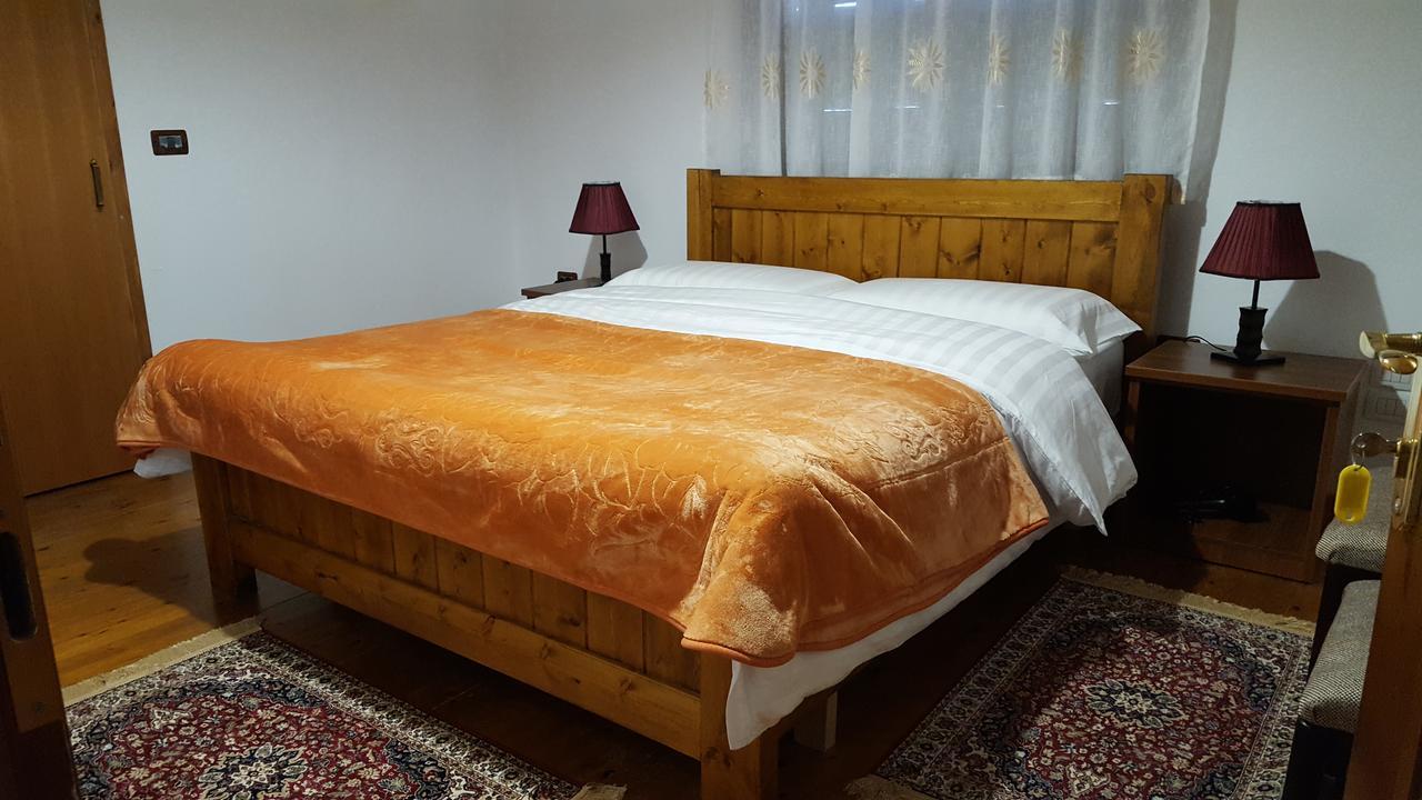 Hotel Bujtina E Bardhe 코르처 외부 사진